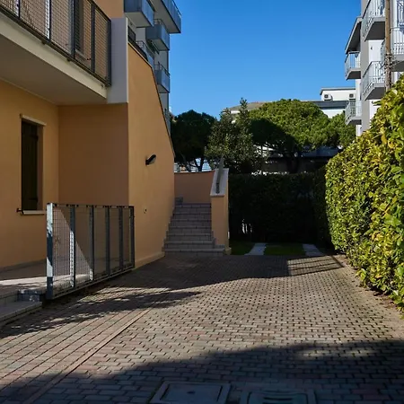 Paola-pochi Passi Dal Mare-zona Piazza Aurora-lido Di * Lido di Jesolo