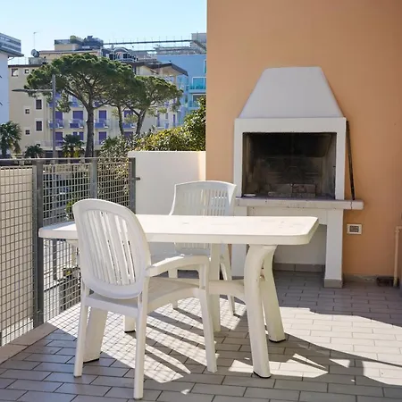Apartment Paola-pochi Passi Dal Mare-zona Piazza Aurora-lido Di *