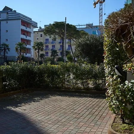 Paola-pochi Passi Dal Mare-zona Piazza Aurora-lido Di
