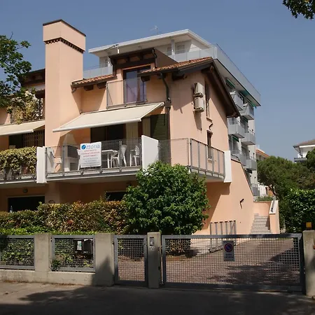 Paola-pochi Passi Dal Mare-zona Piazza Aurora-lido Di * Lido di Jesolo