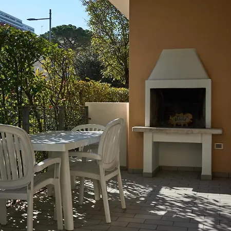 Paola-pochi Passi Dal Mare-zona Piazza Aurora-lido Di Apartamento *