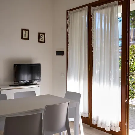 Paola-pochi Passi Dal Mare-zona Piazza Aurora-lido Di Apartamento