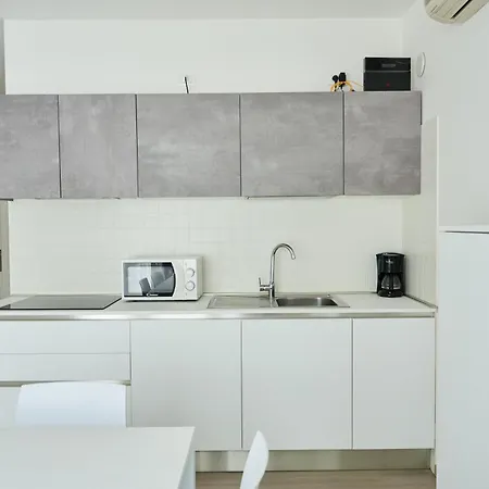 Paola-pochi Passi Dal Mare-zona Piazza Aurora-lido Di Apartamento